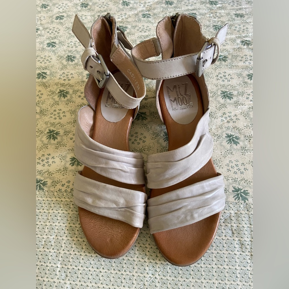 Miz Mooz Cassie Shoes size 38, Stone color